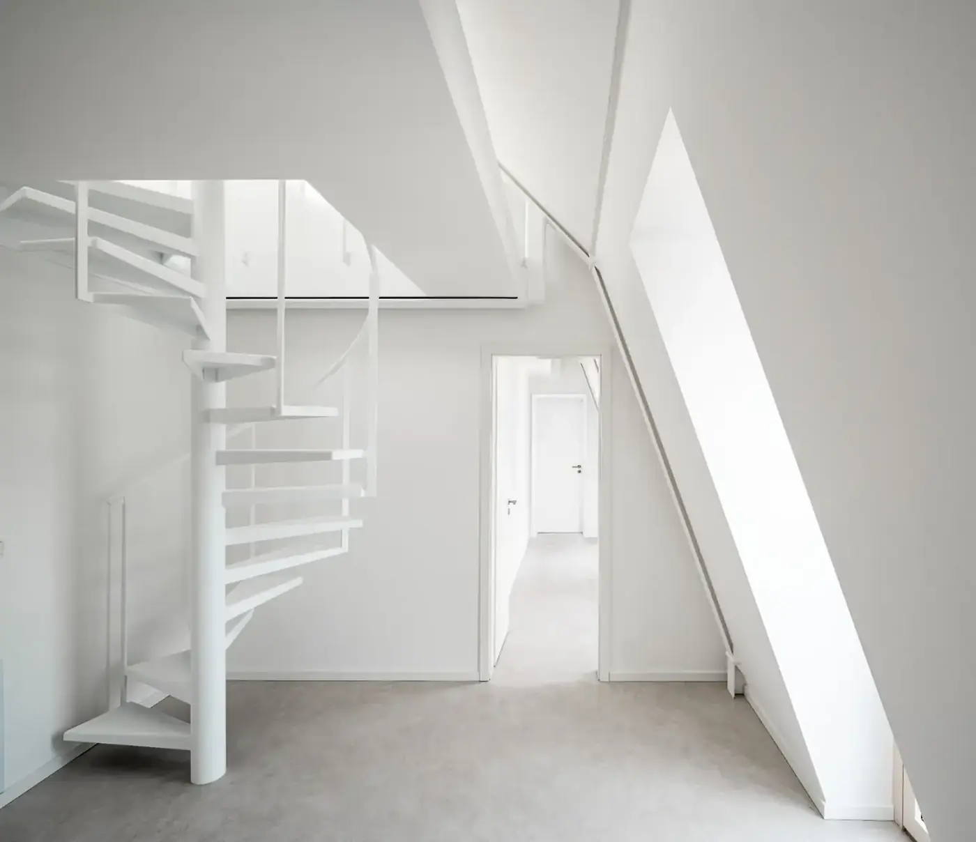 Heller Innenraum der Aufstockung Lindenschmitstraße